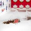 English Tea Shop - Premium Tee Adventskalender 2022 mit Schleife "Red Christmas", 25 BIO Tee in Teepyramiden